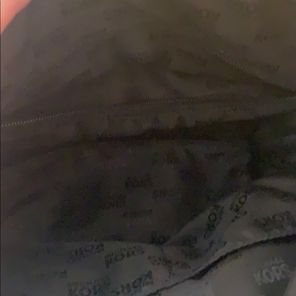 Michael Kors bag in great shape Black/gold trim - Picture 2 of 3